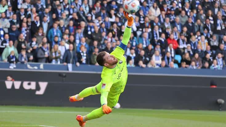 Parade von Timo Horn, Torwart des VfL Bochum